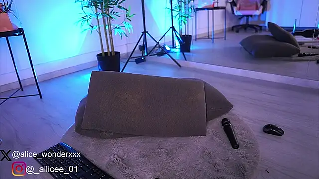 VanessaSimon online show from 03.08.25