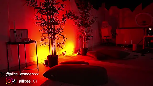 VanessaSimon online show from 03.18.25