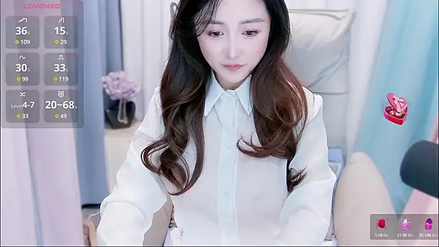 Snapshot of Liiniie-Lovers chatting on 01.04.25 Liiniie-Lovers online show from 01.04.25