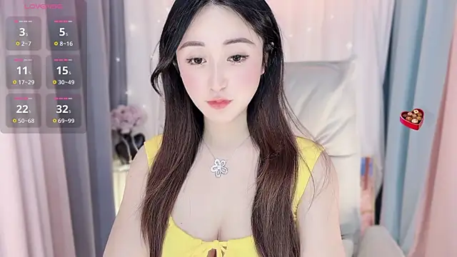 Snapshot of Liiniie-Lovers chatting on 02.15.25 Liiniie-Lovers online show from 02.15.25