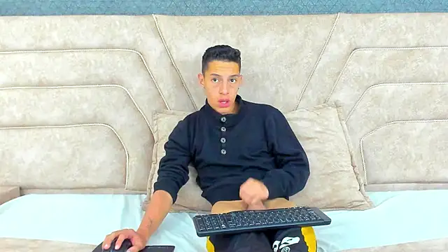 Snapshot of thiago19s chatting on 01.12.25 thiago19s online show from 01.12.25