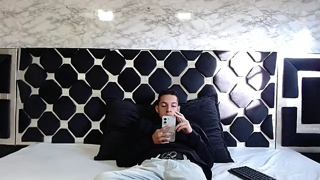 Snapshot of thiago19s chatting on 01.14.25 thiago19s online show from 01.14.25