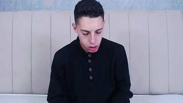 Snapshot of thiago19s chatting on 02.14.25 thiago19s online show from 02.14.25