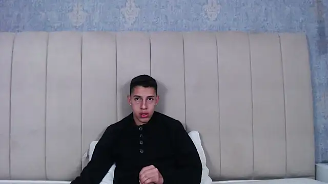 Snapshot of thiago19s chatting on 02.14.25 thiago19s online show from 02.14.25