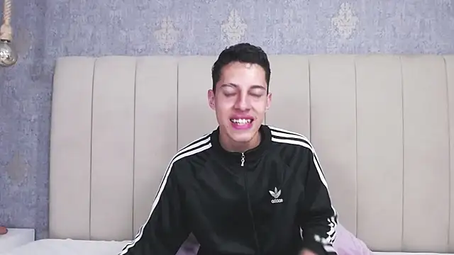 Snapshot of thiago19s chatting on 03.11.25 thiago19s online show from 03.11.25