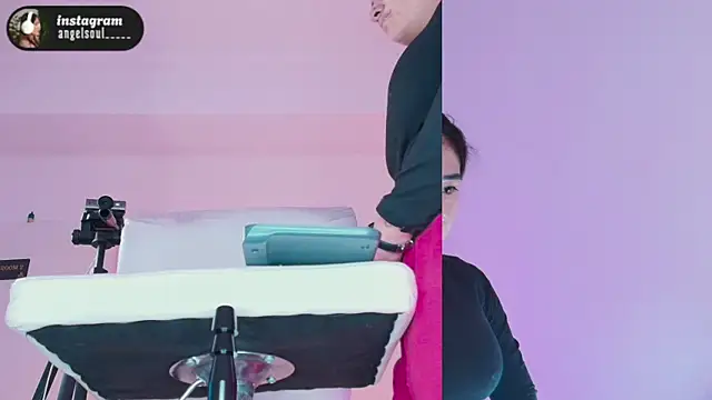 Snapshot of Angelst__ chatting on 11.16.25 Angelst online show from 11.16.25