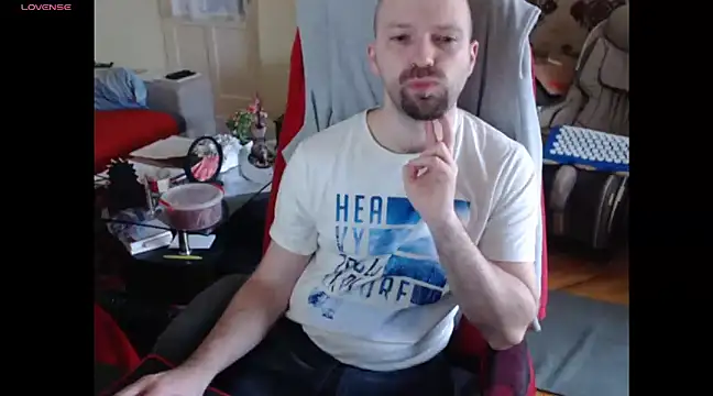Snapshot of RealManHaveHairy chatting on 03.22.25 RealManHaveHairy online show from 03.22.25