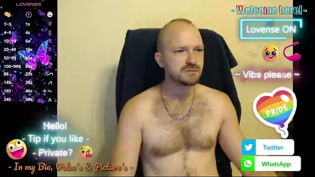 Snapshot of RealManHaveHairy chatting on 09.10.25 RealManHaveHairy online show from 09.10.25