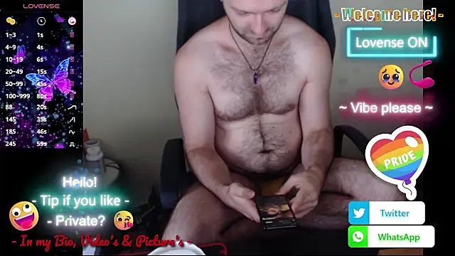 Snapshot of RealManHaveHairy chatting on 09.26.25 RealManHaveHairy online show from 09.26.25