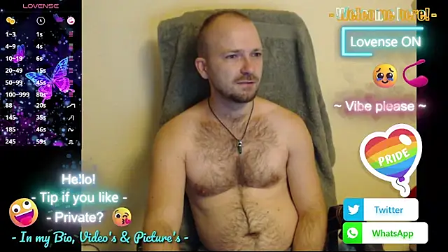 Snapshot of RealManHaveHairy chatting on 10.08.25 RealManHaveHairy online show from 10.08.25