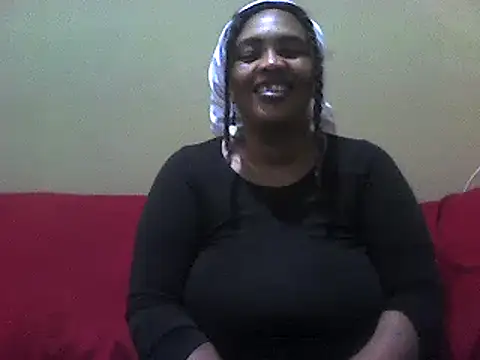 Snapshot of SexxyBoob chatting on 03.15.25 SexxyBoob online show from 03.15.25