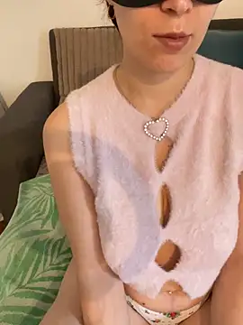 Snapshot of Kristina_A chatting on 09.26.25 Kristina A online show from 09.26.25