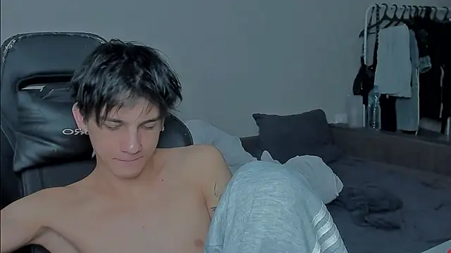 Snapshot of MarkBrowniii chatting on 12.20.24 MarkBrowniii online show from 12.20.24