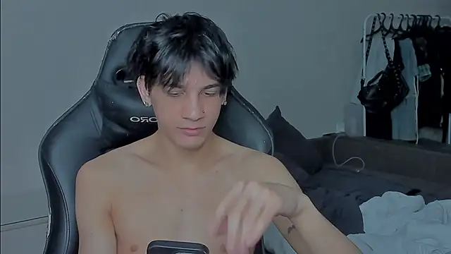 Snapshot of MarkBrowniii chatting on 12.22.24 MarkBrowniii online show from 12.22.24