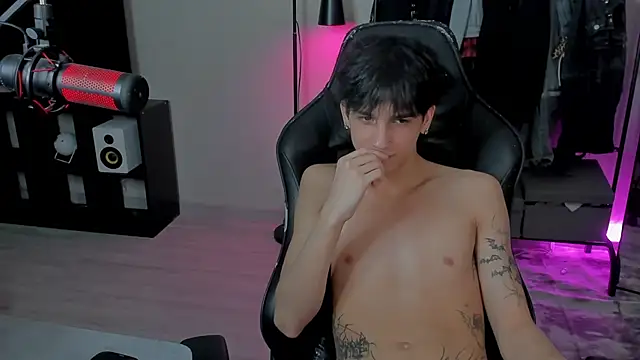 Snapshot of MarkBrowniii chatting on 01.31.25 MarkBrowniii online show from 01.31.25