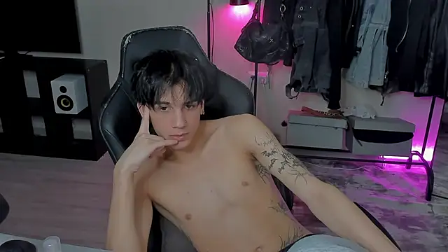 Snapshot of MarkBrowniii chatting on 02.17.25 MarkBrowniii online show from 02.17.25