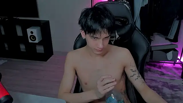 Snapshot of MarkBrowniii chatting on 02.23.25 MarkBrowniii online show from 02.23.25