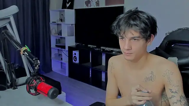 Snapshot of MarkBrowniii chatting on 09.23.25 MarkBrowniii online show from 09.23.25