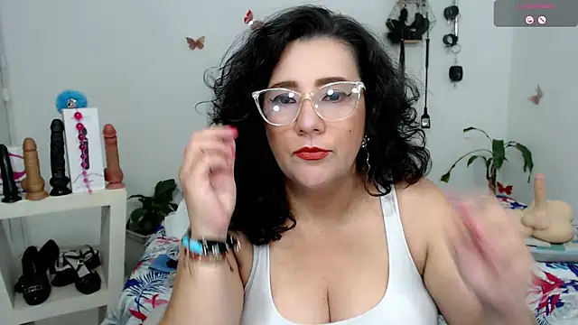 mom hot   online show from 10.03.25