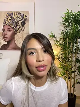  laura 02 online show from 01.26.25