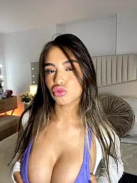  laura 02 online show from 11.28.25