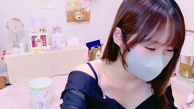 Snapshot of Yui-Ch chatting on 01.07.25 Yui-Ch online show from 01.07.25