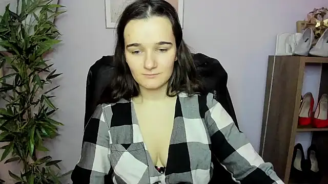 Snapshot of KateDelight chatting on 12.22.24 KateDelight online show from 12.22.24