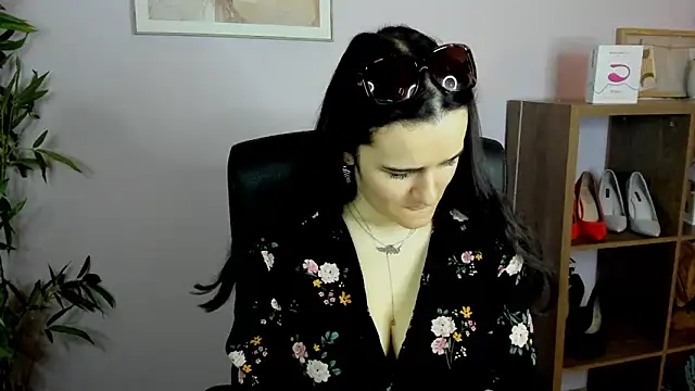 Snapshot of KateDelight chatting on 03.22.25 KateDelight online show from 03.22.25