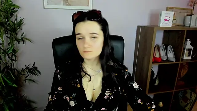 Snapshot of KateDelight chatting on 03.22.25 KateDelight online show from 03.22.25