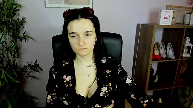 Snapshot of KateDelight chatting on 03.22.25 KateDelight online show from 03.22.25