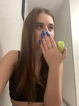 Snapshot of Milkissss chatting on 01.31.25 Milkissss online show from 01.31.25