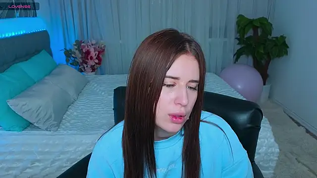 Snapshot of Milkissss chatting on 02.05.25 Milkissss online show from 02.05.25