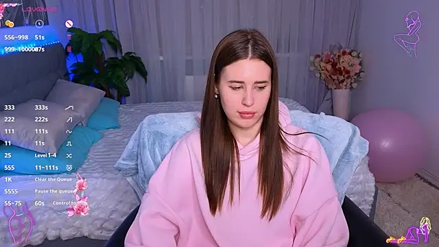 Snapshot of Milkissss chatting on 02.20.25 Milkissss online show from 02.20.25