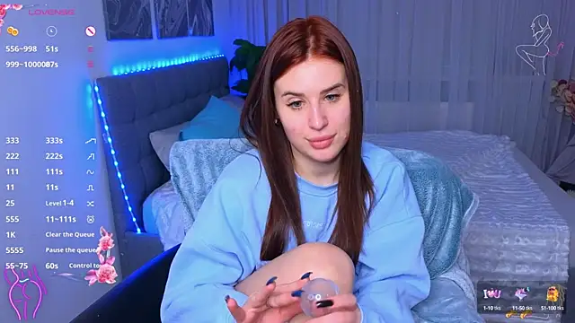 Snapshot of Milkissss chatting on 02.26.25 Milkissss online show from 02.26.25