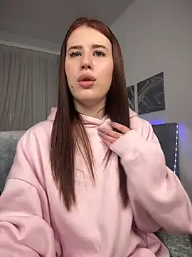 Snapshot of Milkissss chatting on 03.05.25 Milkissss online show from 03.05.25