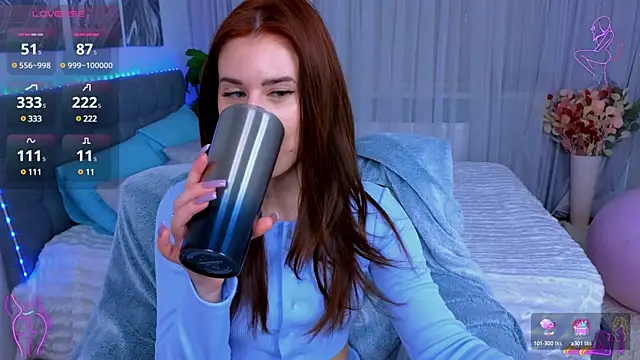 Snapshot of Milkissss chatting on 03.08.25 Milkissss online show from 03.08.25