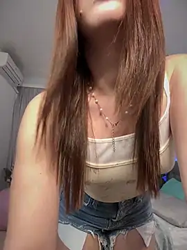 Snapshot of Milkissss chatting on 03.21.25 Milkissss online show from 03.21.25