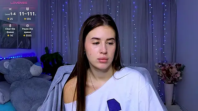 Snapshot of Milkissss chatting on 10.03.25 Milkissss online show from 10.03.25