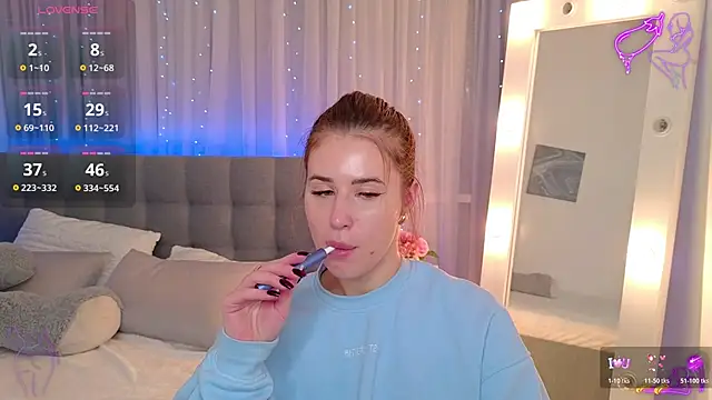 Snapshot of Milkissss chatting on 11.06.25 Milkissss online show from 11.06.25