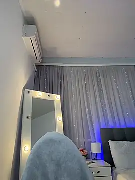 Snapshot of Milkissss chatting on 11.23.25 Milkissss online show from 11.23.25