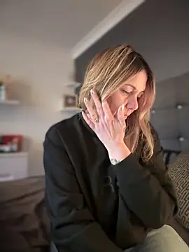 Snapshot of blondebitch2 chatting on 01.29.25 blondebitch2 online show from 01.29.25