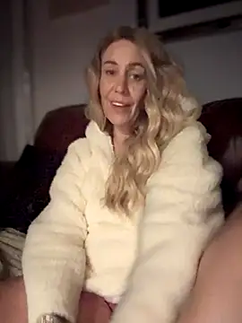 blondebitch2 online show from 09.29.25