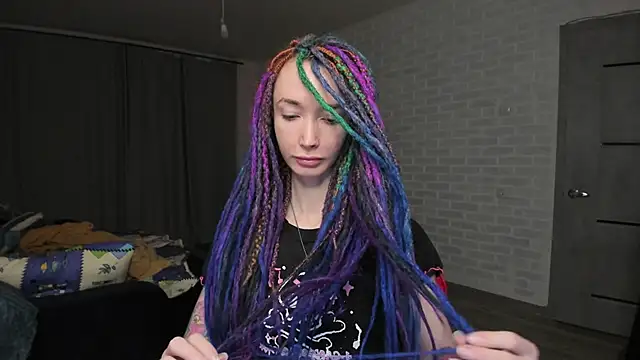 Roxy Silver online show from 12.19.24