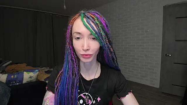 Roxy Silver online show from 12.19.24