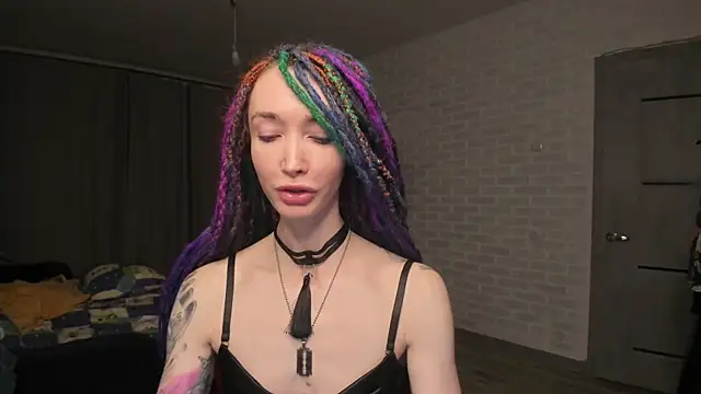 Roxy Silver online show from 12.22.24