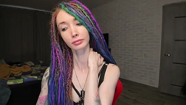 Roxy Silver online show from 01.11.25