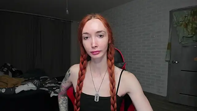 Roxy Silver online show from 10.10.25