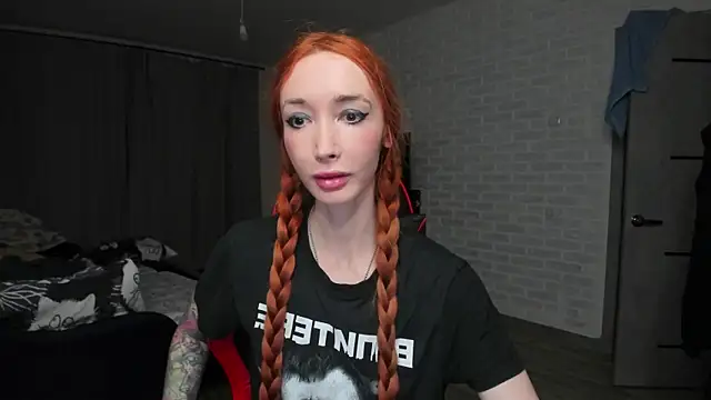 Roxy Silver online show from 11.18.25