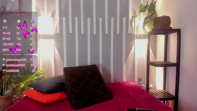 Snapshot of Charlotte__Brown_ chatting on 12.21.24 Charlotte Brown online show from 12.21.24