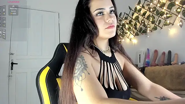 Snapshot of Chica_hot_dirty chatting on 03.10.25 Chica hot dirty online show from 03.10.25